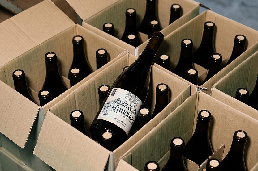 Expédition de vins d’importation privée en caisse de transport